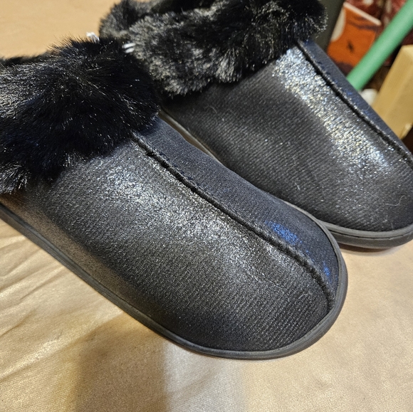 LC Lauren Conrad Women'sMetallic Faux Fur-Lined Clog Slippers - Picture 3 of 7